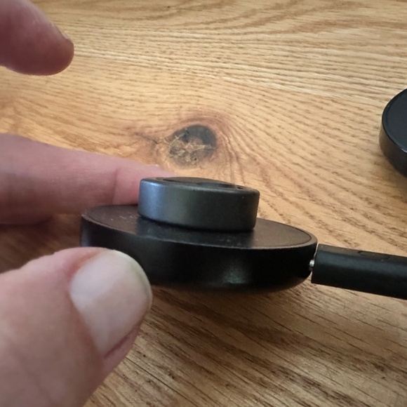 Oura Ring Gen 3 Heritage in Stealth (Size 8) - Picture 8 of 11